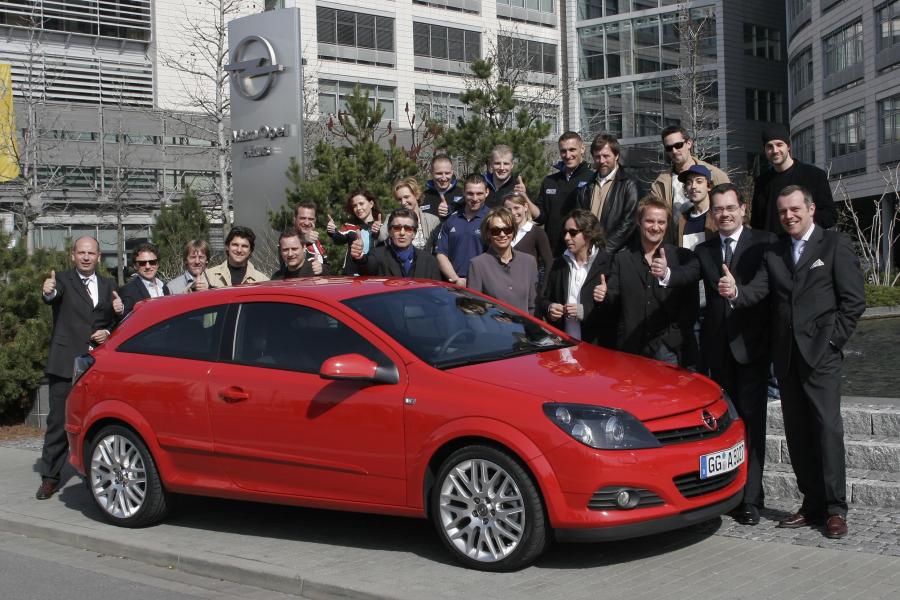  Opel Astra GTC 2005 года  (фото 1 из 212)